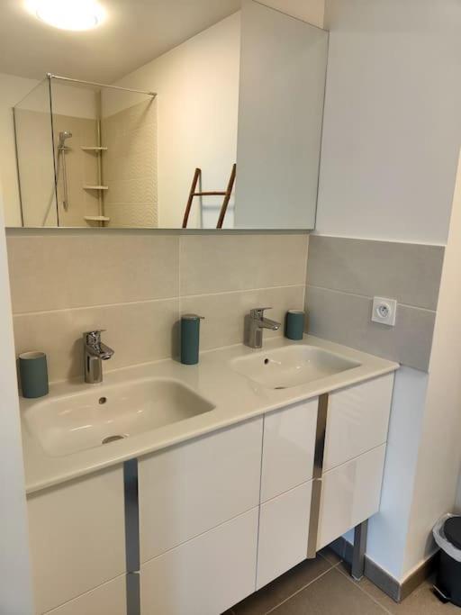 Location De Vacances A Andernos - Appartement 2 Chambres Dans Residence Neuve Exterior photo